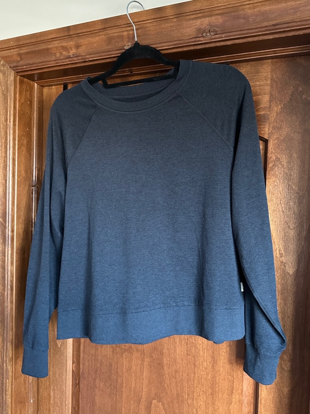 Vuori Women's Navy Halo Crewneck Sweatshirt